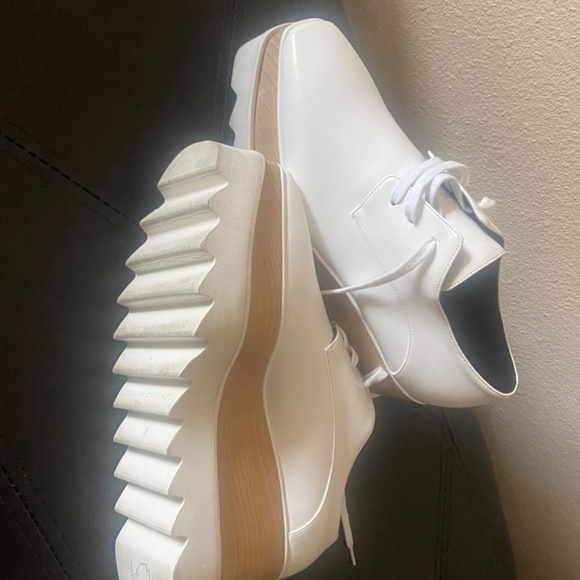 Shoes - Picture 3 of 4